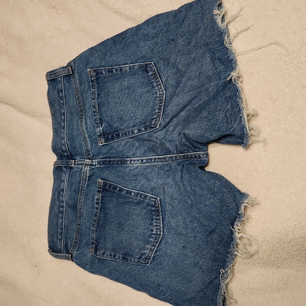 Old Navy Slouchy Straight High Rise Frayed Blue Jean Shorts Size 4 Denim - Picture 3 of 7
